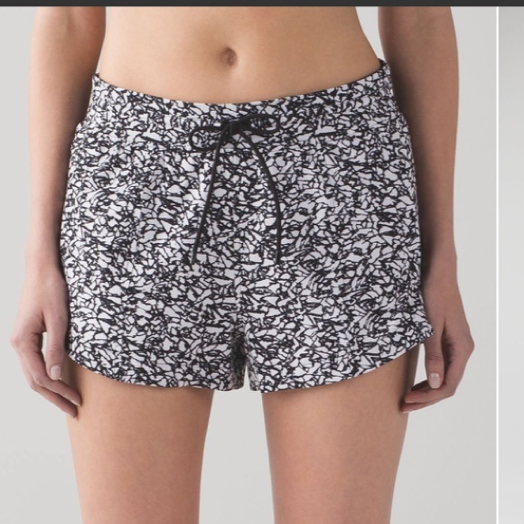 Size 2016 Lululemon Break Away Shorts Size 12